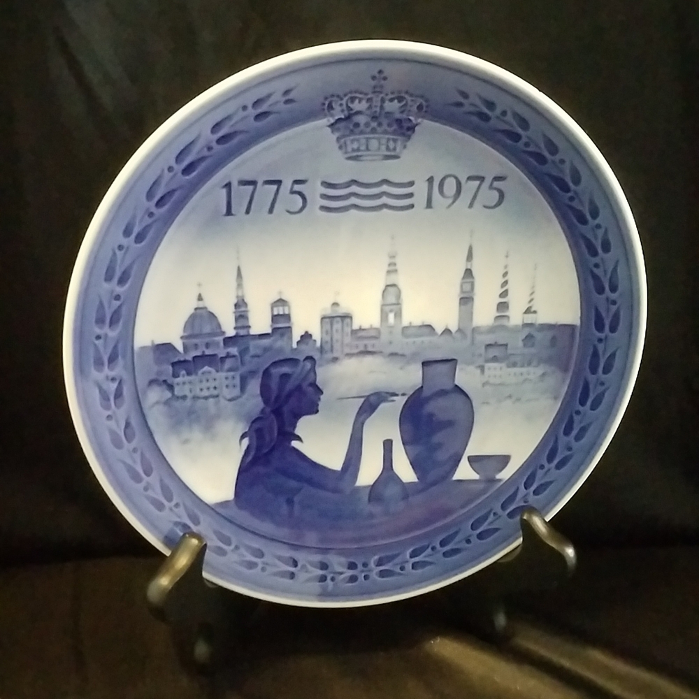 ROYAL COPENHAGEN CHRISTMAS PLATE BICENTENARY 1775-1975 Denmark